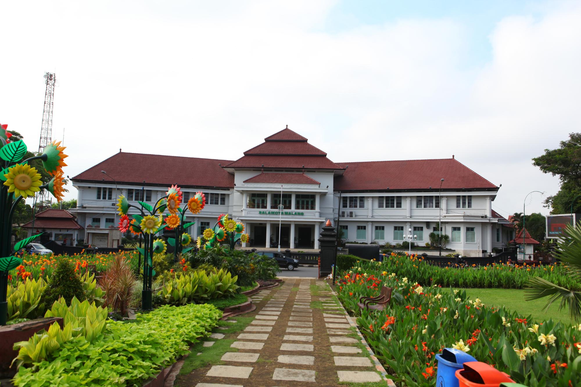 Malang City Hall Monument - All You Need To Know BEFORE You Go