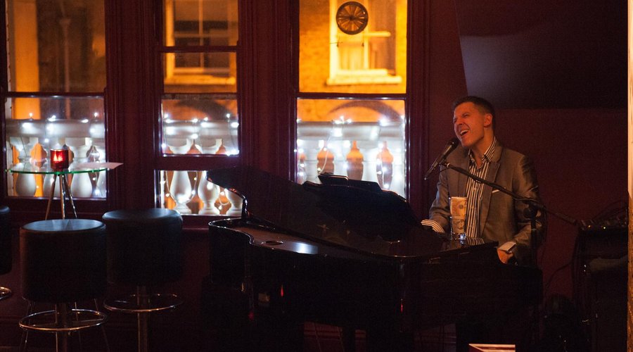 Robin P-iano entertains (Photography: Jean-Luc Benazet)