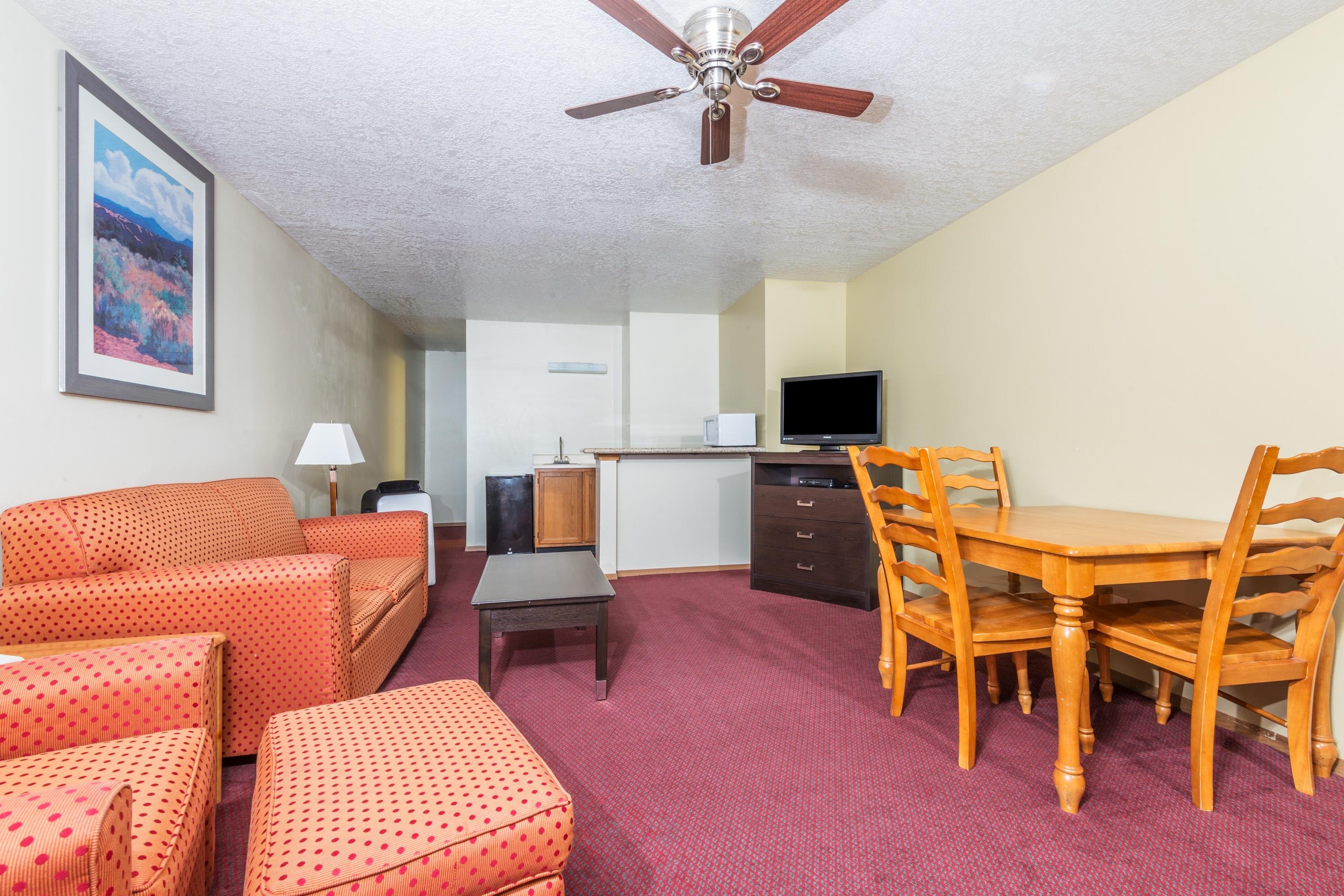 Days Inn By Wyndham Pueblo Rooms Pictures Reviews Tripadvisor   Family Suite 