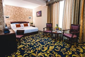 Room & Suite