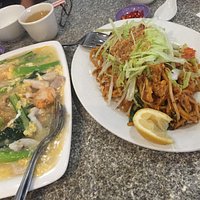 mee goreng and wet chow Hor fun (thick rice hor fun)