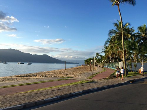 Praia do Viana é urbana e tem águas claras, mornas e tranquilas. É ideal  para crianças e quem busca tranquilidade. - Picture of Ilhabela, State of  Sao Paulo - Tripadvisor