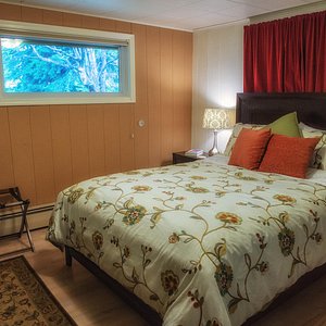 Sojourner Cottage Bedroom #1- Queen Bed