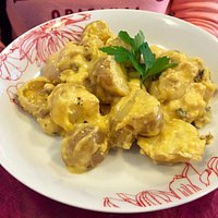 Calamares con patatas y salsa