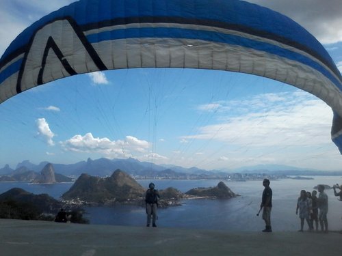 Vista de cima do Parque da Cidade é linda:de um lado, Baía de Guanabara,do outro, praias oceânic