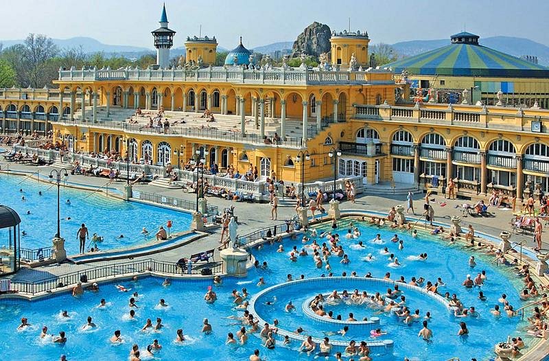 Suối nước nóng chính là nơi bạn cần đến để xả stress du lịch Budapest