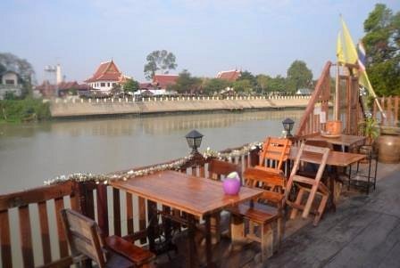 breakfast deck on Chao Phraya River