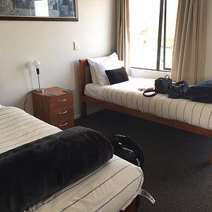 2 bedroom unit- twin beds