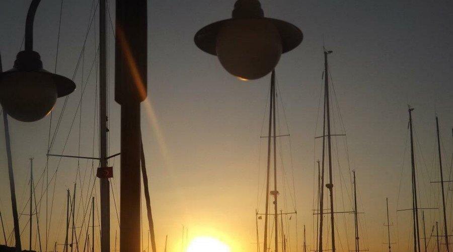 İt's beautiful sunset, there are live music, bars , restaurants, shopping places , it's for all 