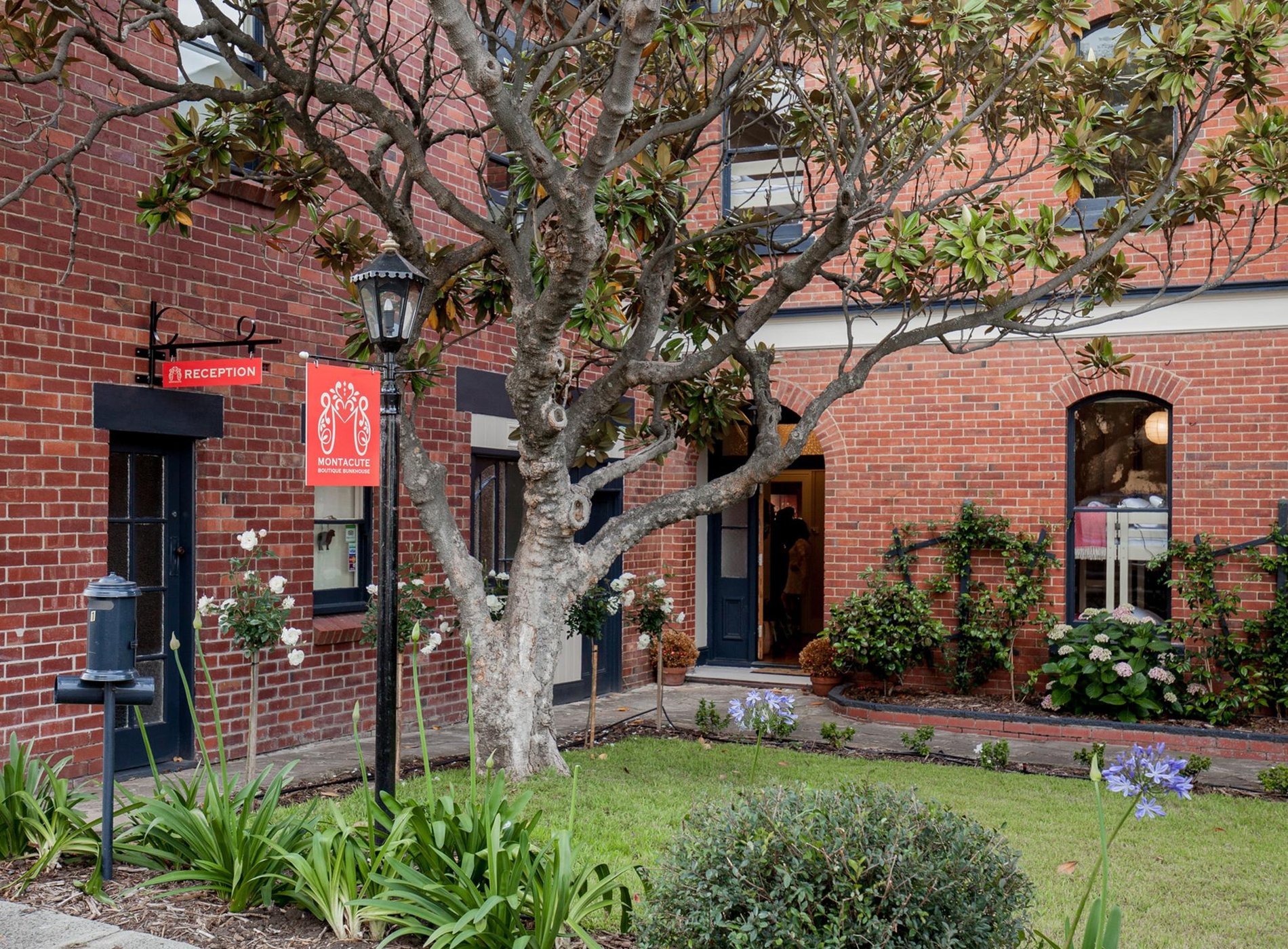 MONTACUTE BOUTIQUE BUNKHOUSE by null