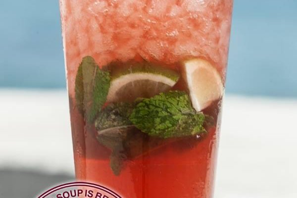 wooden pub strawberry mojito