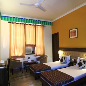 Twin Bed Room 