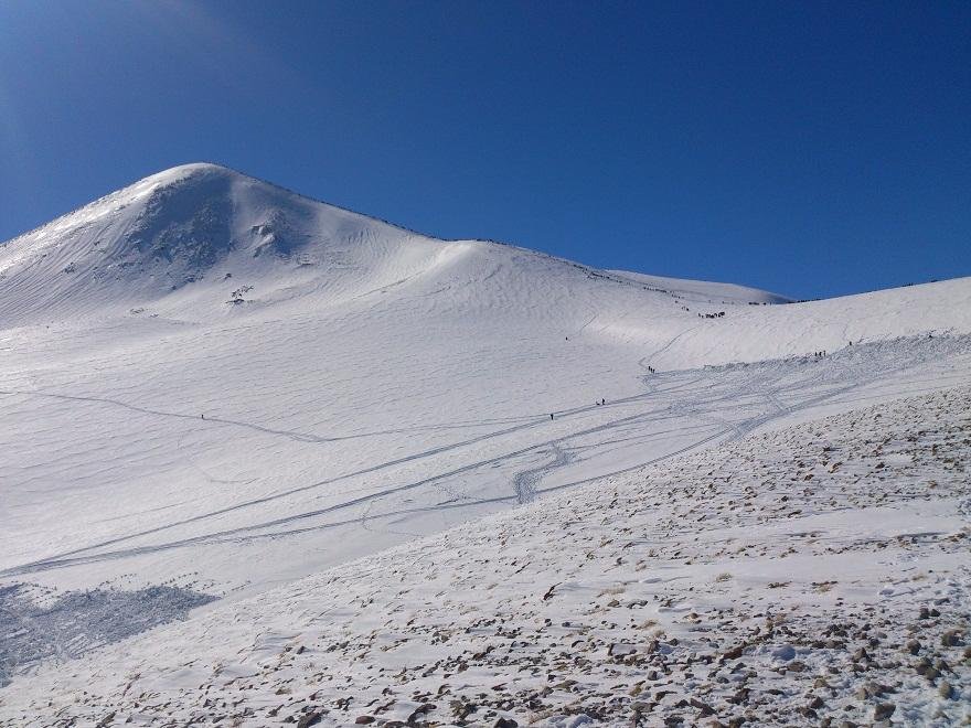 قیمت بلیط پیست اسکی سهند تبریز در سال 1403(the highest peak of Sahand mountains)