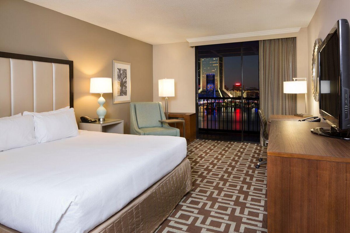 DoubleTree by Hilton Hotel Jacksonville Riverfront - hotel rooms