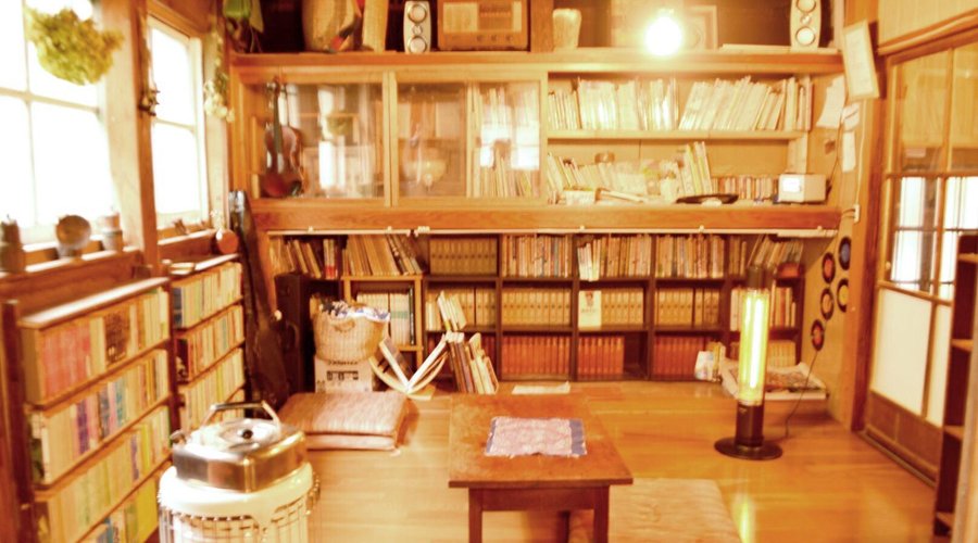Living, entrance and garden(called nakaniwa)