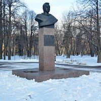 Памятник-бюст Г.М. Гречко в Московском парке Победы, Санкт-Петербург