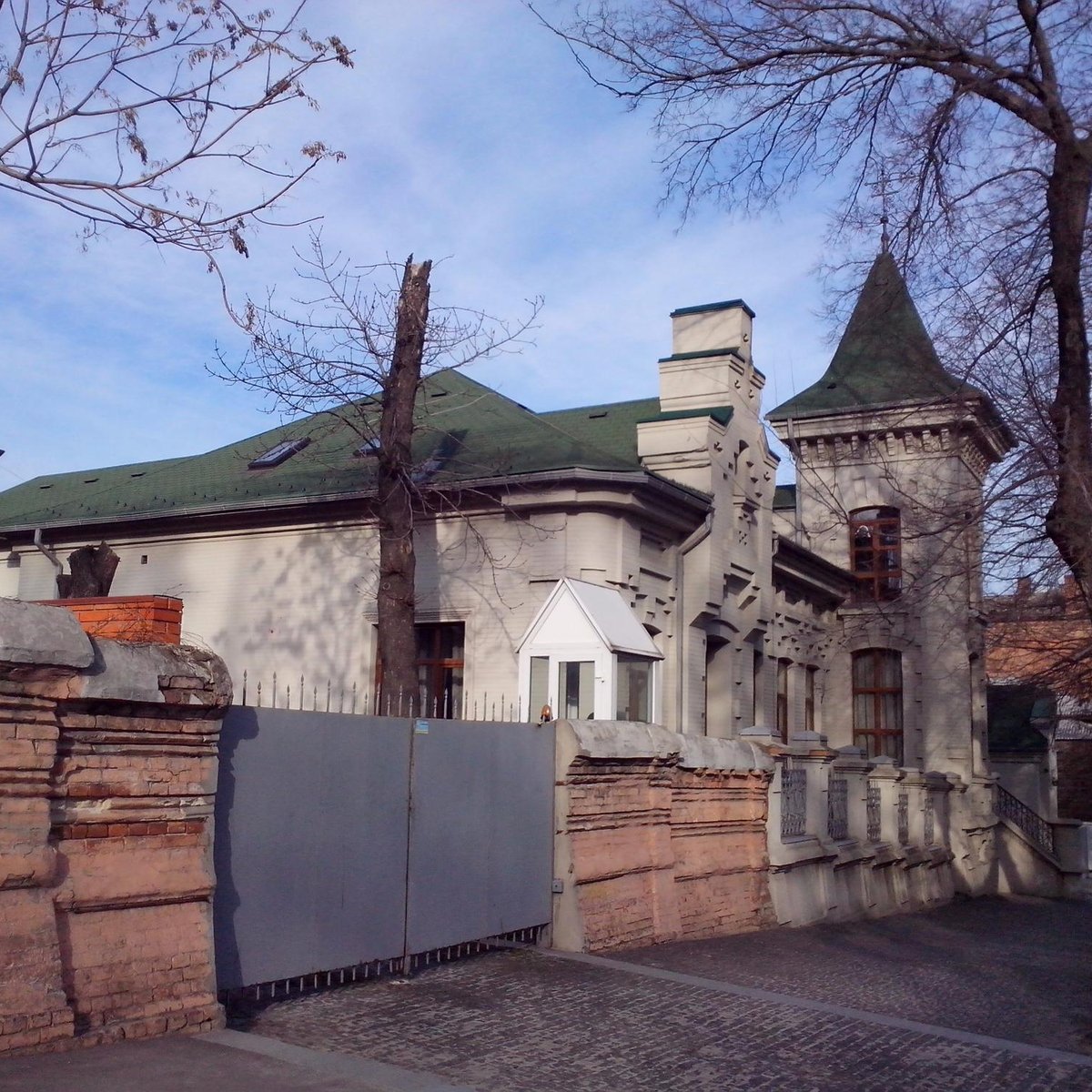 Дом дне. Дом Брежнева в Днепропетровске. Дом Брежнева. Дома башни Брежнева. Дом Брежнева Молдова.