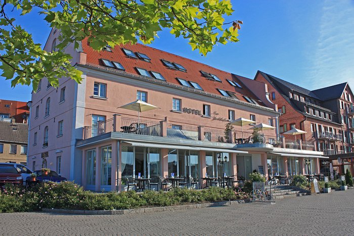 hotel am yachthafen waren