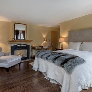 Room 8, typical Deluxe at Grail Springs
