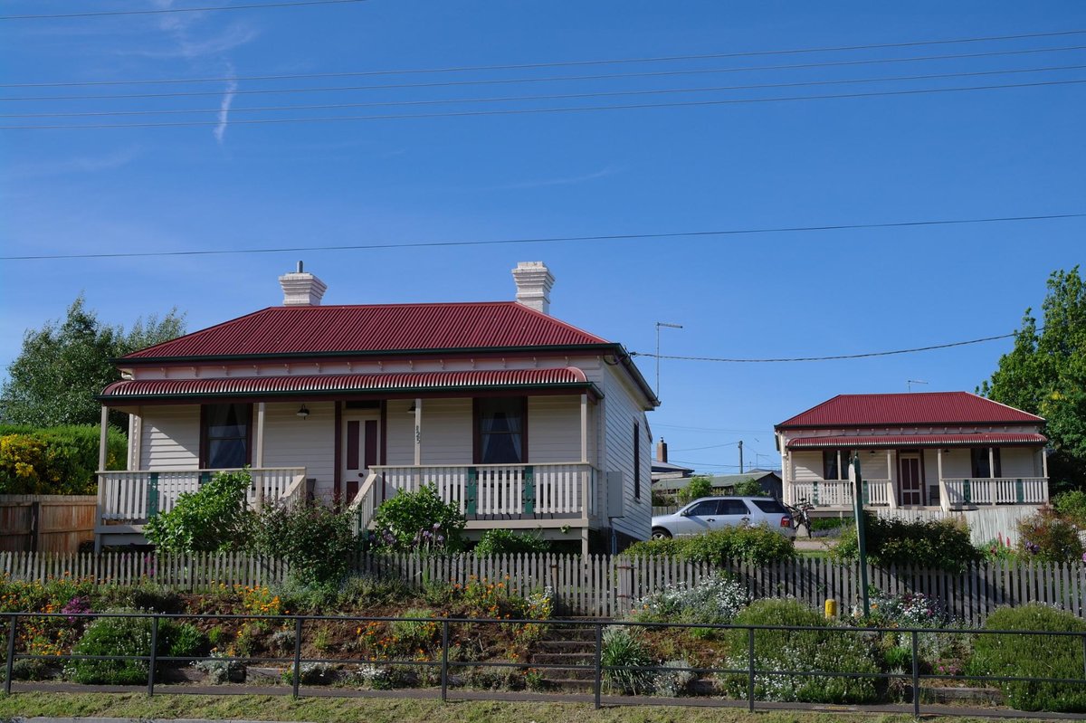 TIER VIEW TWIN COTTAGES (Deloraine, Tasmania) - Cottage Reviews