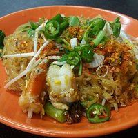 Pad Thai yang enak banget. Pas bumbunya.