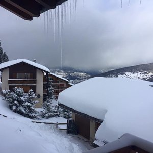 l'entrée du chalet, vous êtes sur la piste