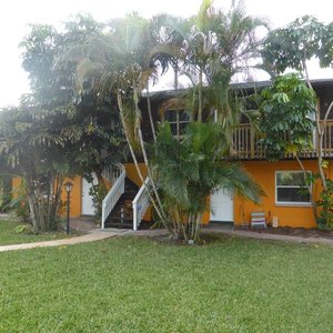 Englewood Bay Motel &amp; Apartments, hotel in Englewood