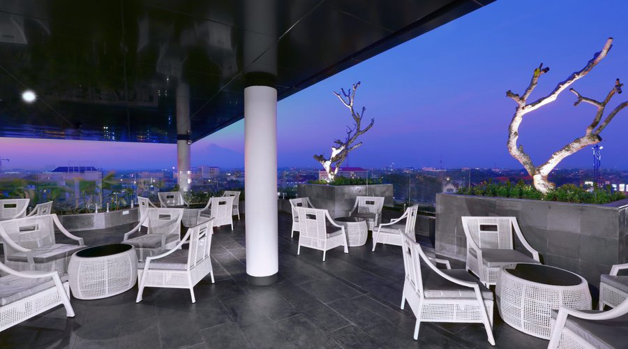 Neo Sky Lounge Atmosphere