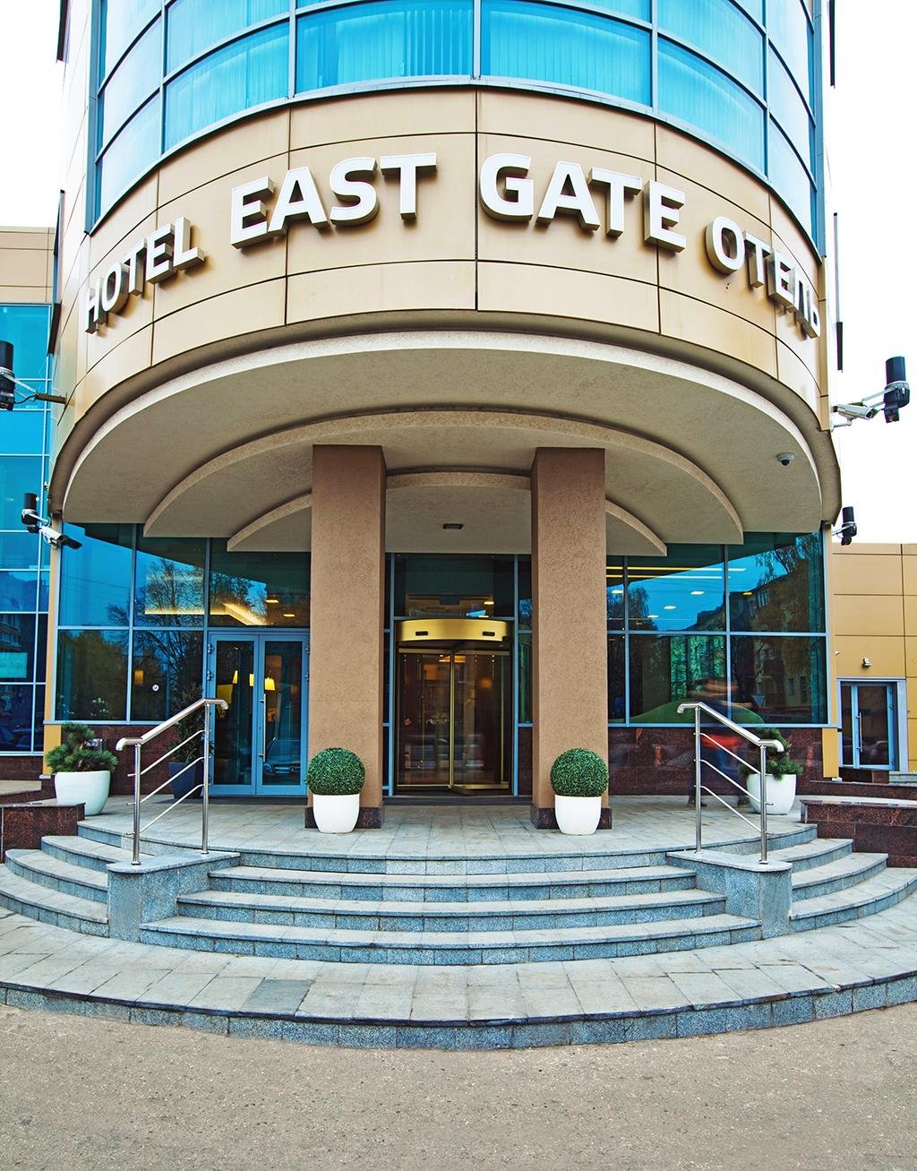 Отель балашиха. Балашиха отель East Gate Hotel. Балашиха проспект Ленина 25 отель East Gate. Балашиха отель «East Gate» зима. Гостиница в Балашихе на проспекте Ленина.