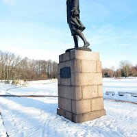 Памятник Зое Космодемьянской в Московском парке Победы