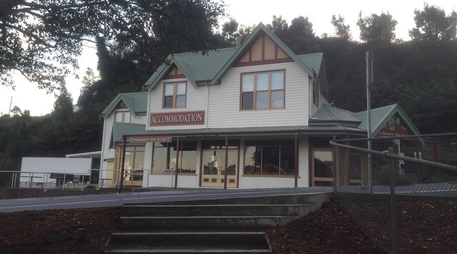 Bushman's Bar, Cafe, & Accommodation