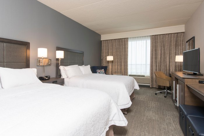 Hampton Inn & Suites Grand Rapids Downtown - hotel rooms