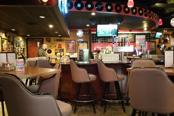 Pizza Place Sports Bar and Restaurant - Pizza Restaurant in Louisville