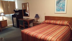 All Seasons Inn & Restaurant in Sussex, image may contain: Lamp, Table Lamp, Bed, Chair