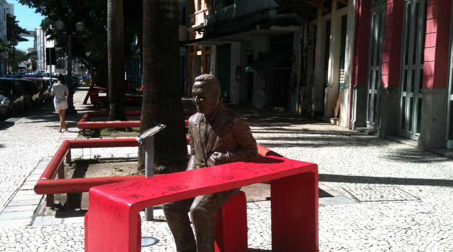 Estátua do Poeta e Jornalista Antonio Maria
