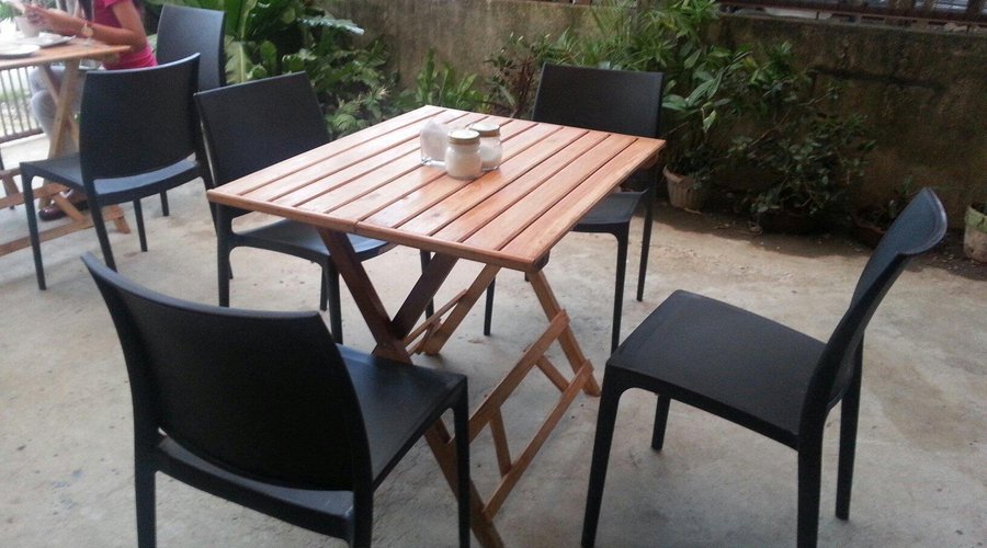 Perfeft spot if you're looking for a quiet spot to hang, sip coffee and satisfy your sweet tooth