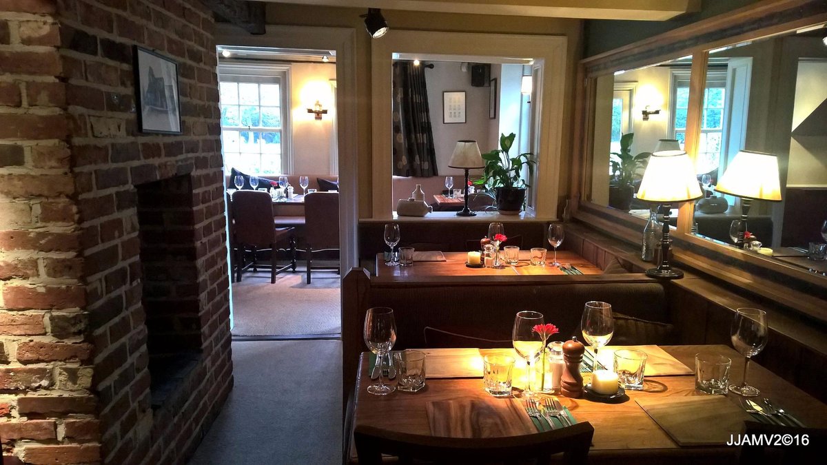 THE CRICKETERS, Sarratt - The Grn - Updated 2024 Restaurant Reviews ...