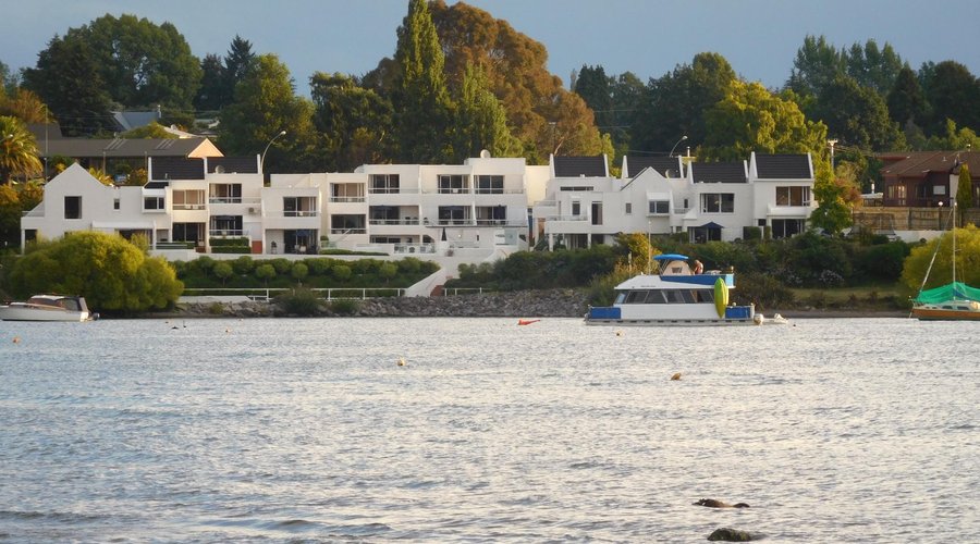 Lake Edge resort is in a lovely little bay.