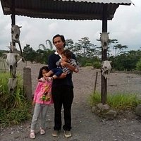 Pintu masuk batu alien, terdapat tengkorak kering, dari binatang yang mati karena erupsi merapi
