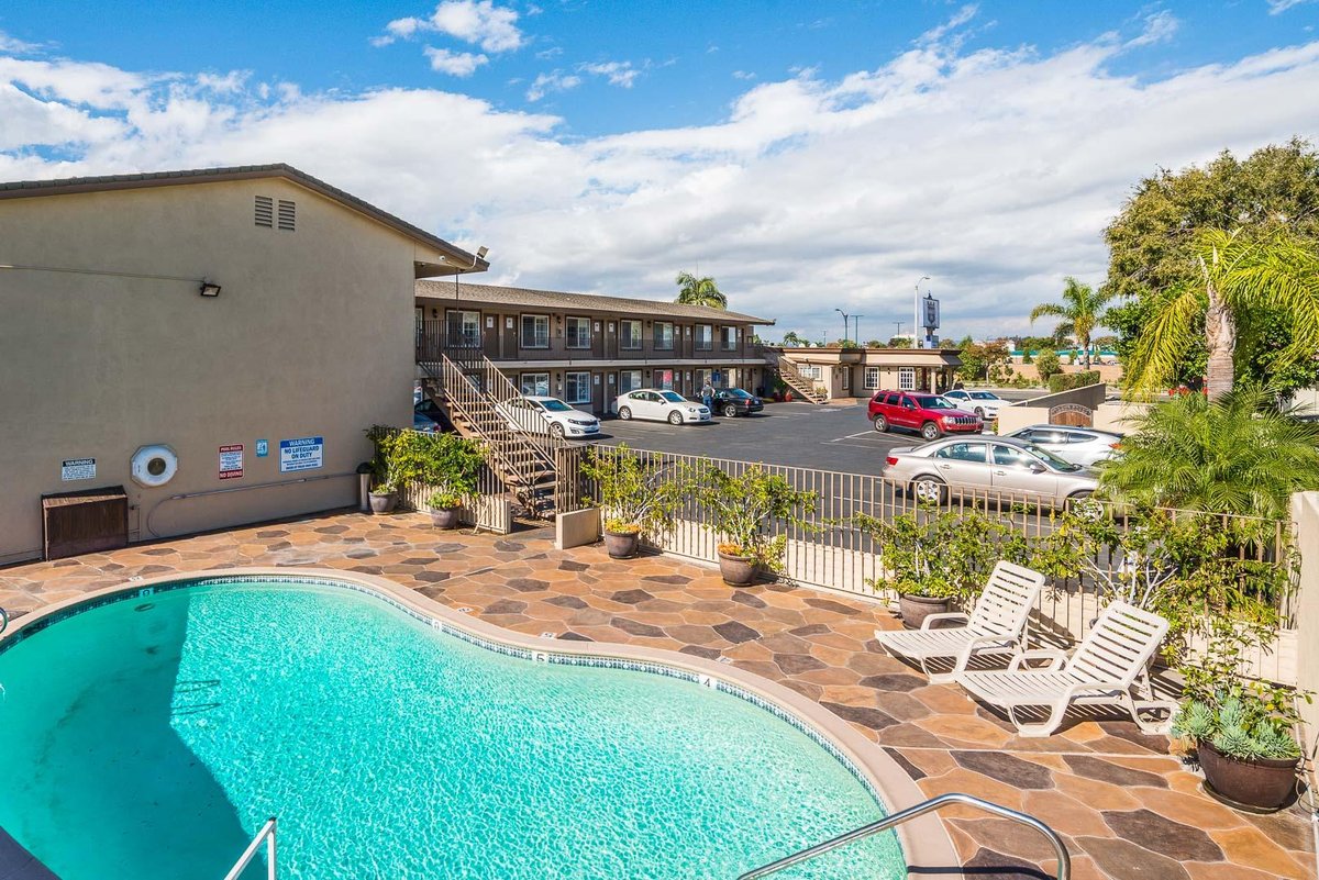 Hotel 414 Anaheim Pool: Pictures & Reviews - Tripadvisor