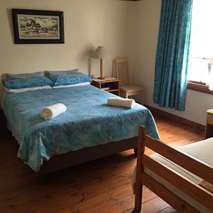 Mark Twain room with 1 double bed and 1 single bed