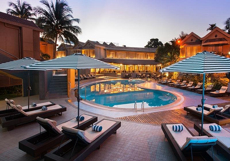 Whispering Palms Beach Resort, hotel in Candolim