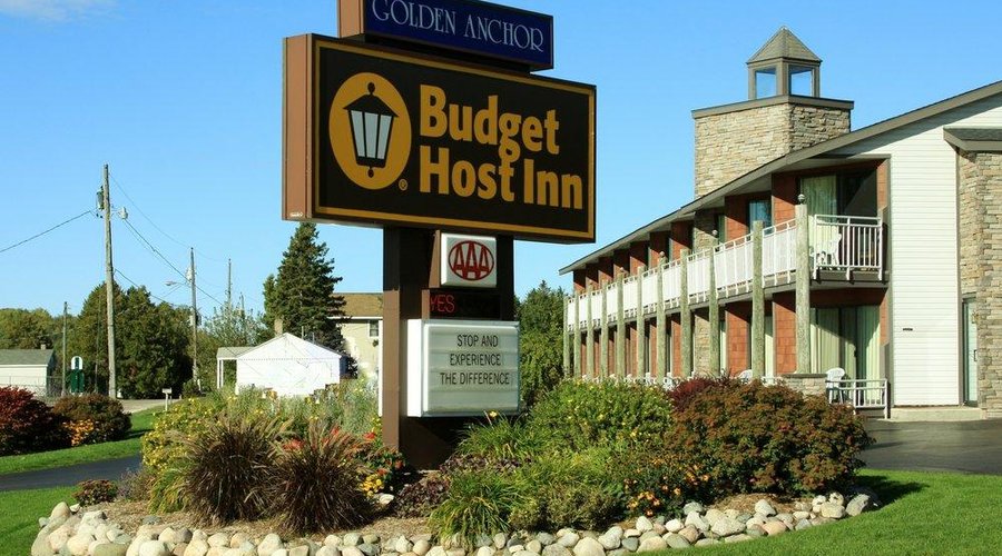 Budget Host Inn & Suites - St Ignace MI