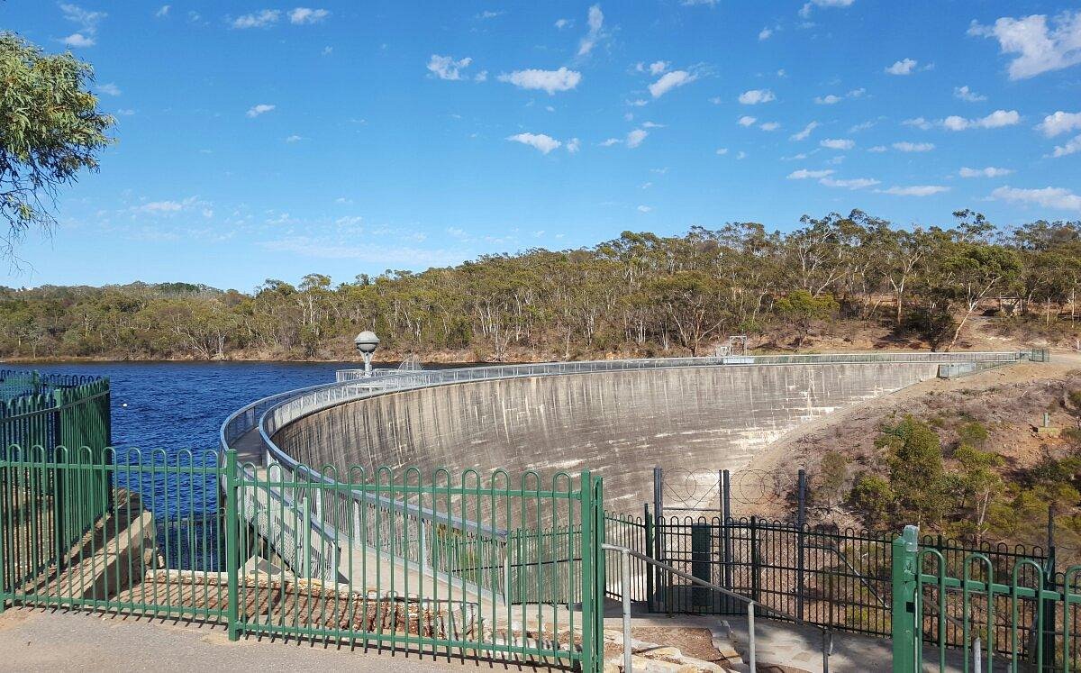 Whispering wall. Whispering Wall Australian.