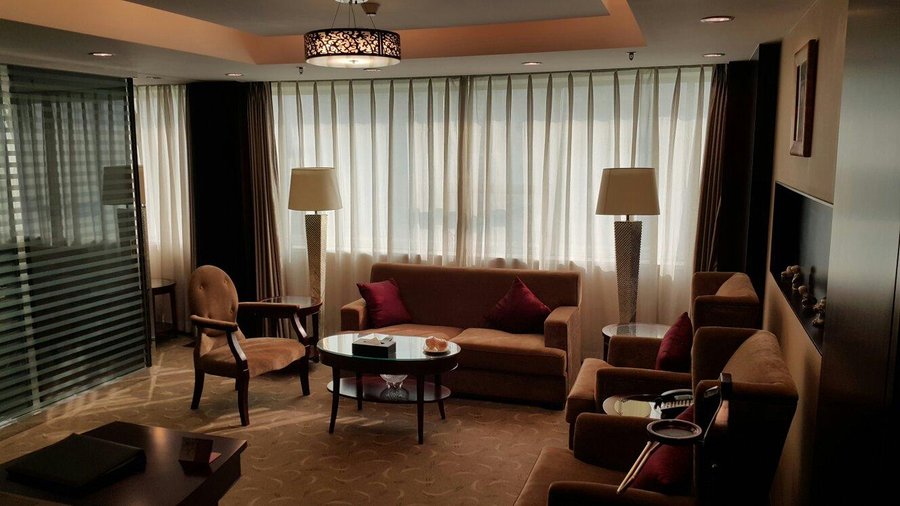 Executive Deluxe Suite