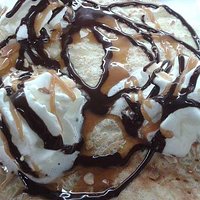 La crêpe 3 C : chocolat, caramel au beurre salé maison et chantilly