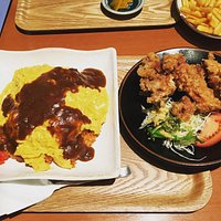 オムライスと唐揚げ(骨付き)