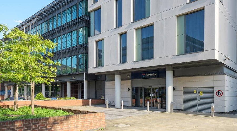 London Ealing - Exterior