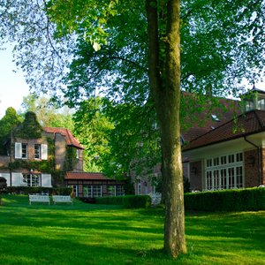 Landhaus Eggert in Muenster, image may contain: Chair, Furniture, Indoors, Bed