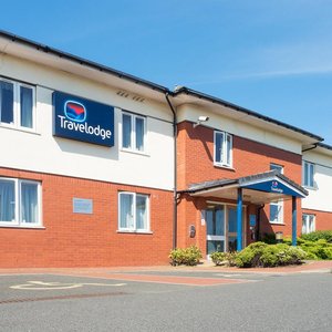 Travelodge Newcastle Gosforth in Newcastle upon Tyne, image may contain: Hotel, Building, Architecture, Housing